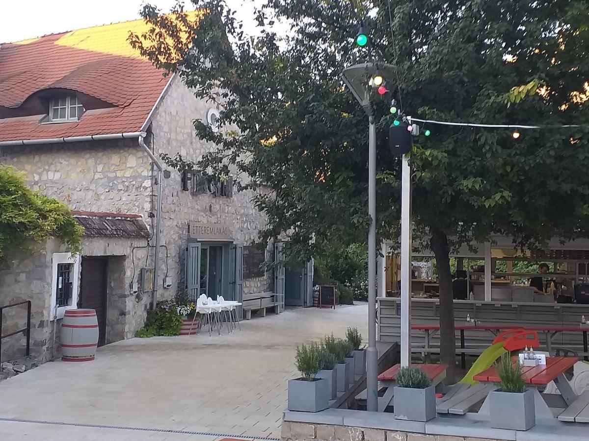 Galeria Villa Veszprém Dış mekan fotoğraf